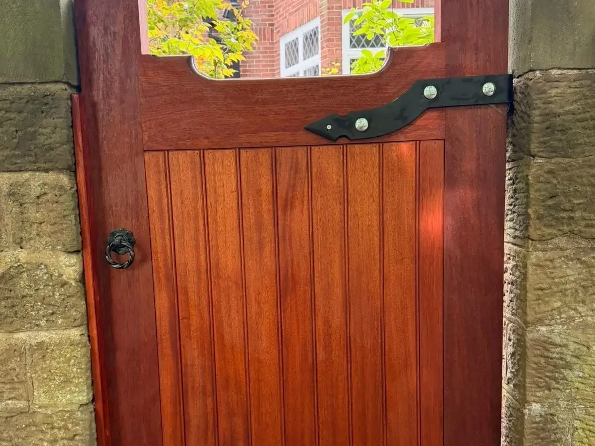 A new gate and fencing