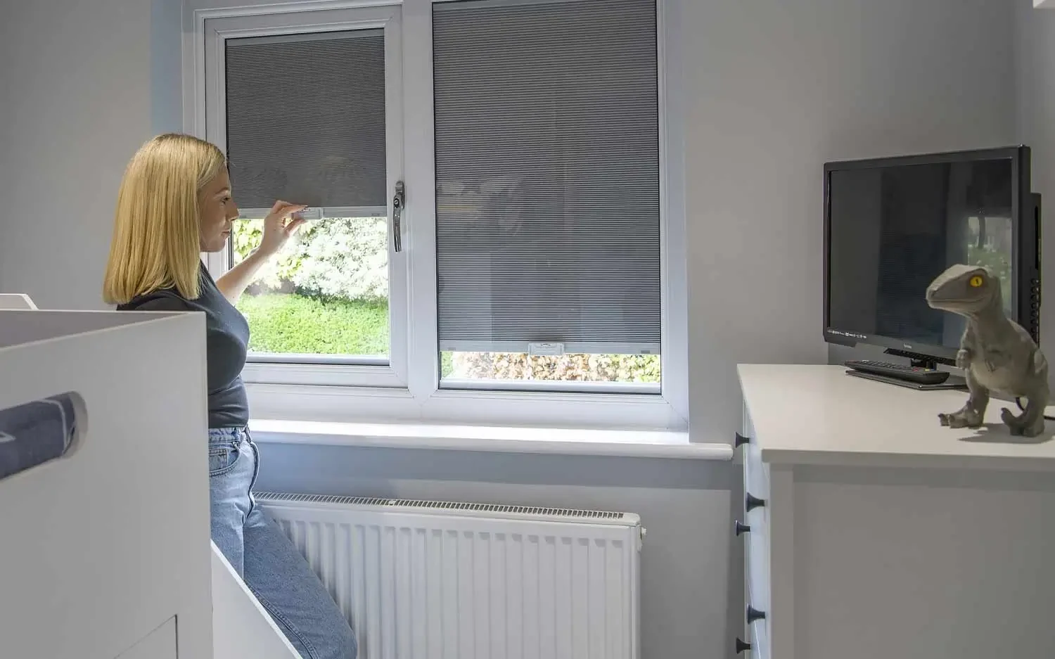 Pleated blackout integral blind